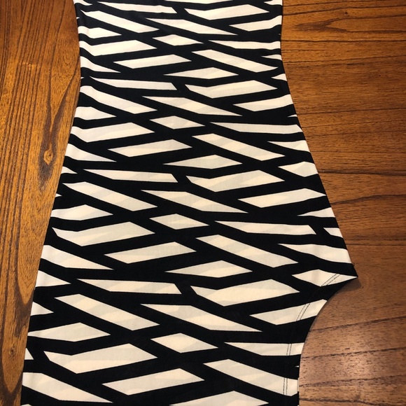 UK2LA Geometric Tank Dress with One Leg Cut Out - Picture 6 of 8